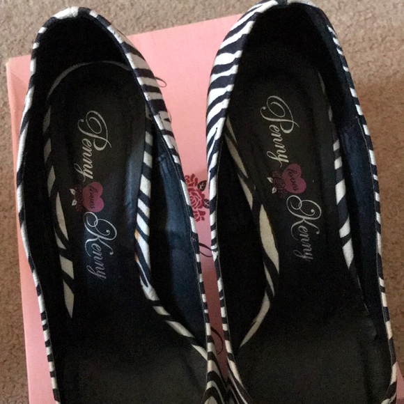 Shoes - Picture 8 of 9